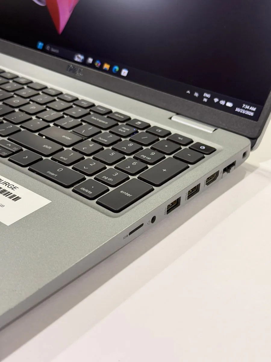 Dell Latitude 5531, right-side detail showing the card slot, audio socket, USB-A sockets, HDMI and Ethernet.
