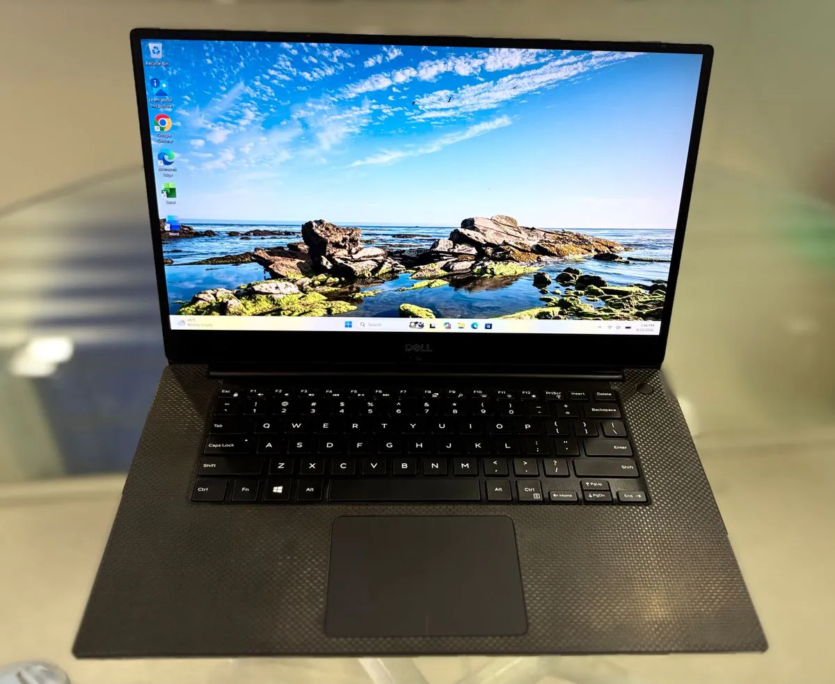 Dell Precision 5530, open facing the camera with the Windows desktop on, showing the narrow-bezel 15.6-inch display, keyboard, carbon-fibre palm rest and large trackpad