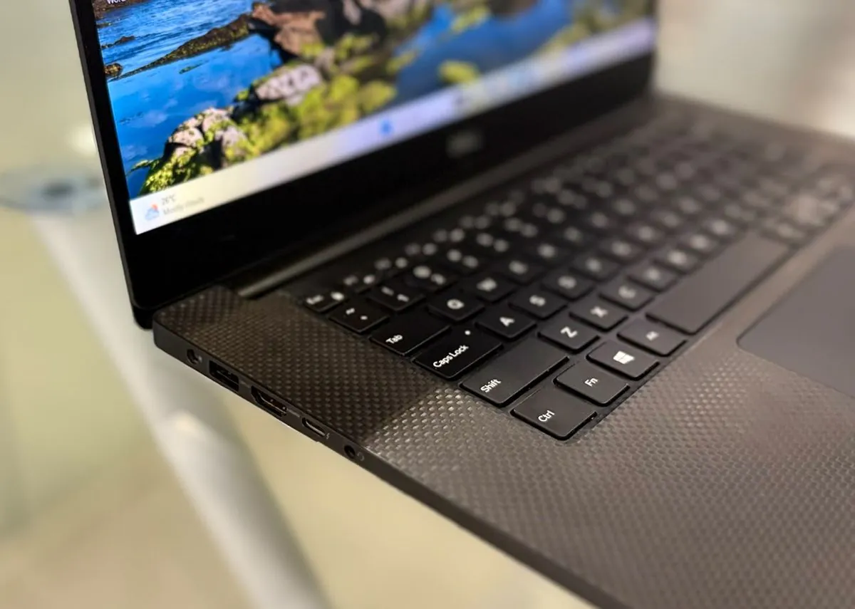 Dell Precision 5530 left side showing the power port, a USB-A port, HDMI, a Thunderbolt 3 USB-C port and the headset jack